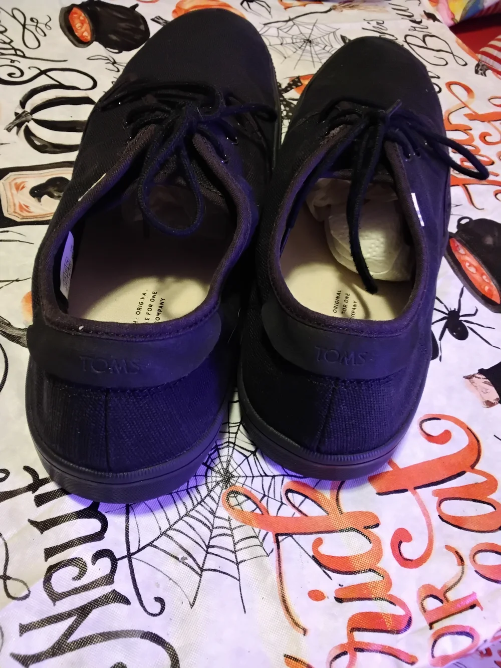 Toms men's size 13 canvas black tennis shoes sneakers lace up